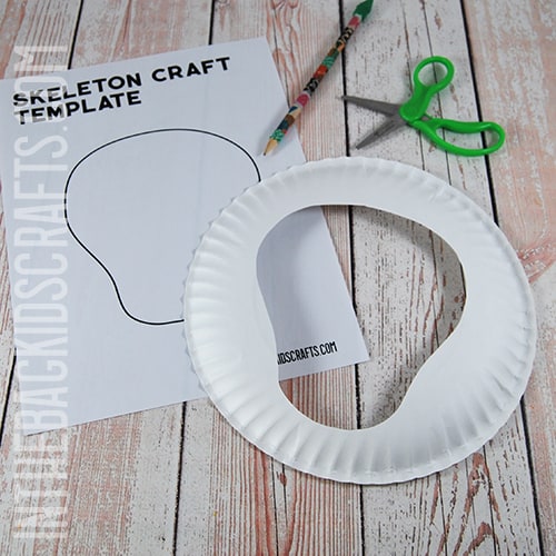 paper plate mummy craft step 1