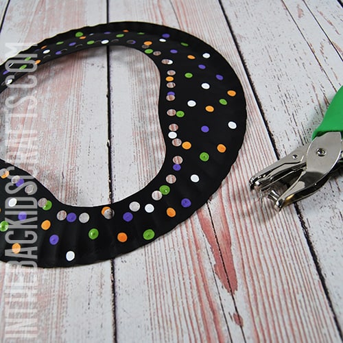 PAPER PLATE MUMMY CRAFTS STEP 3