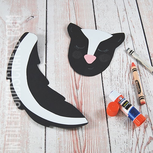 PAPER PLATE SKUNK CRAFT STEP 4