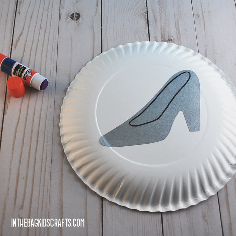 CINDERELLA ACTIVITIES CINDERELLA GLASS SLIPPER CRAFT STEP 3