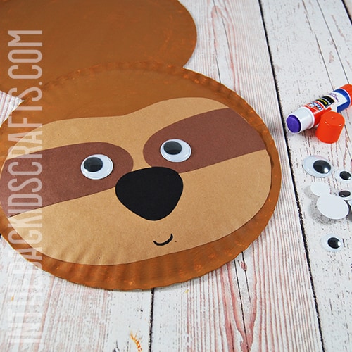PAPER PLATE SLOTH CRAFT STEP 4