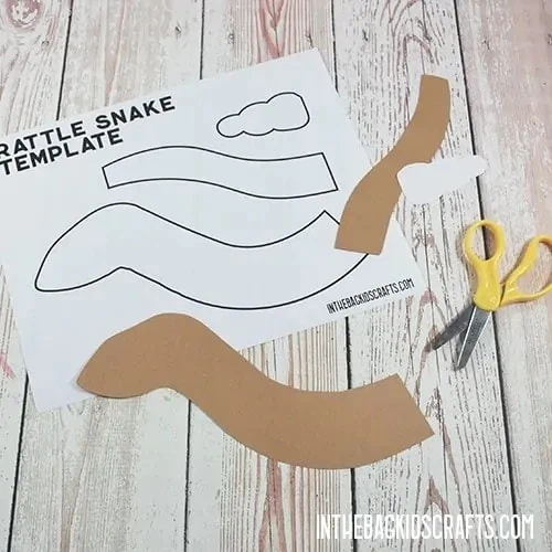 PAPER PLATE SNAKE CRAFT STEP 2