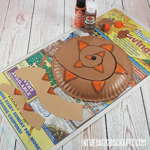 PAPER PLATE SNAKE CRAFT STEP 4