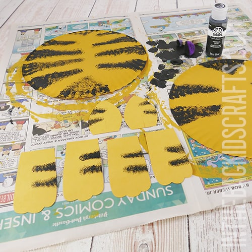 PAPER PLATE TIGER CRAFT STEP 3 PAINTING THE STRIPES