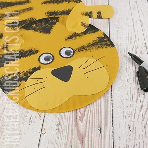 PAPER PLATE TIGER CRAFT STEP 7