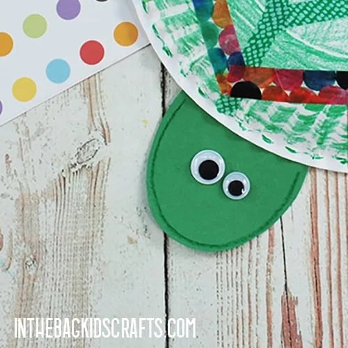 PAPER PLATE TURTLE CRAFT STEP 5