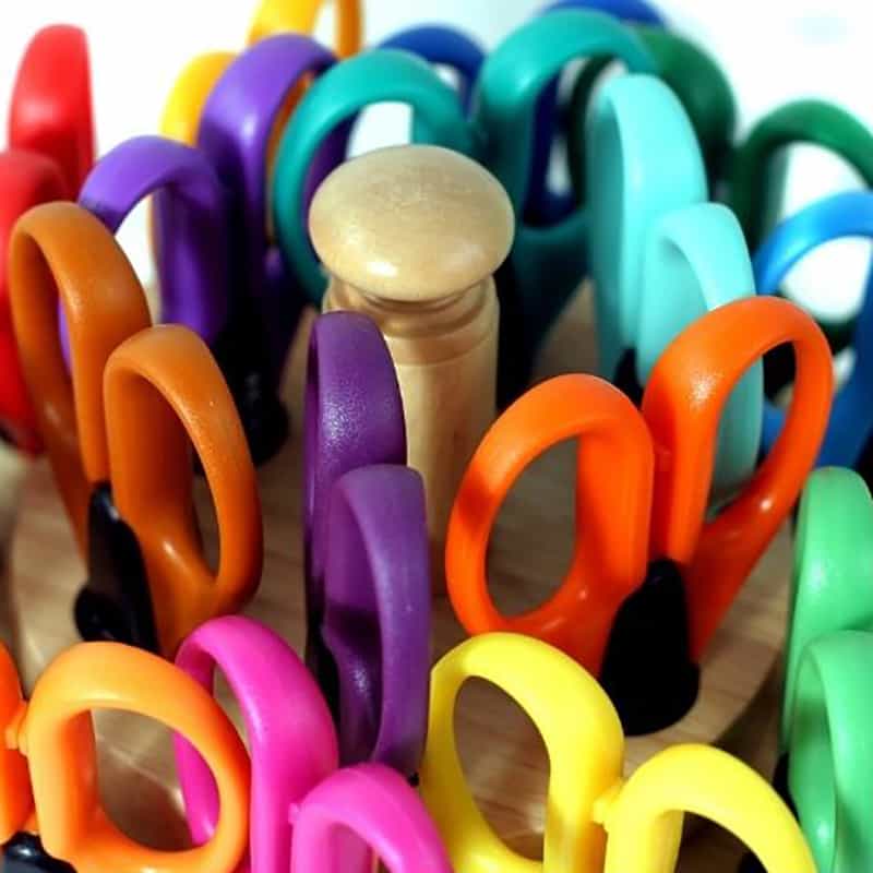 CUTTING WITH SCISSORS TIP CHOOSE THE RIGHT SCISSORS 