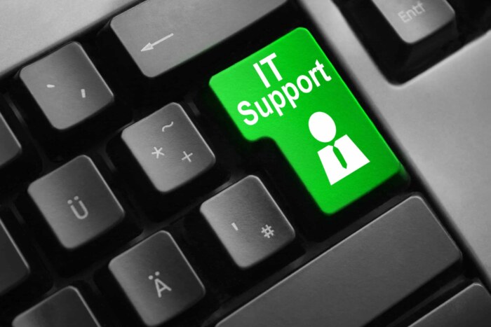 Green IT support button on keyboard for IT service management.