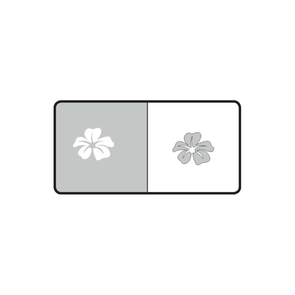 Elegante bloemontwerp voor nagelkunst met bloemmotief op een neutrale achtergrond.