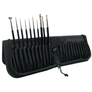 Zorggerelateerde professionele manicure tools in een zwarte opbergcase.