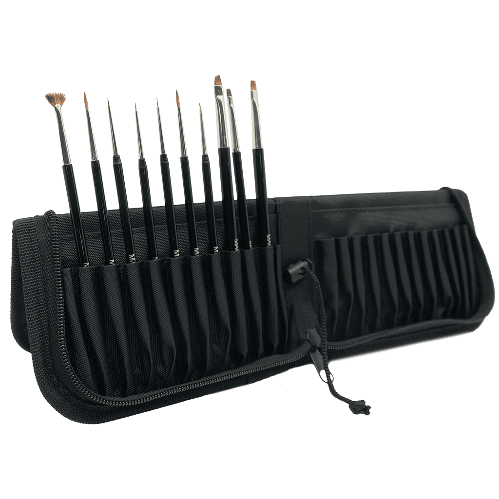 Zorggerelateerde professionele manicure tools in een zwarte opbergcase.
