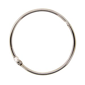 Sterke, glanzende zilveren ring, eenvoudig en elegant ontwerp voor dames.