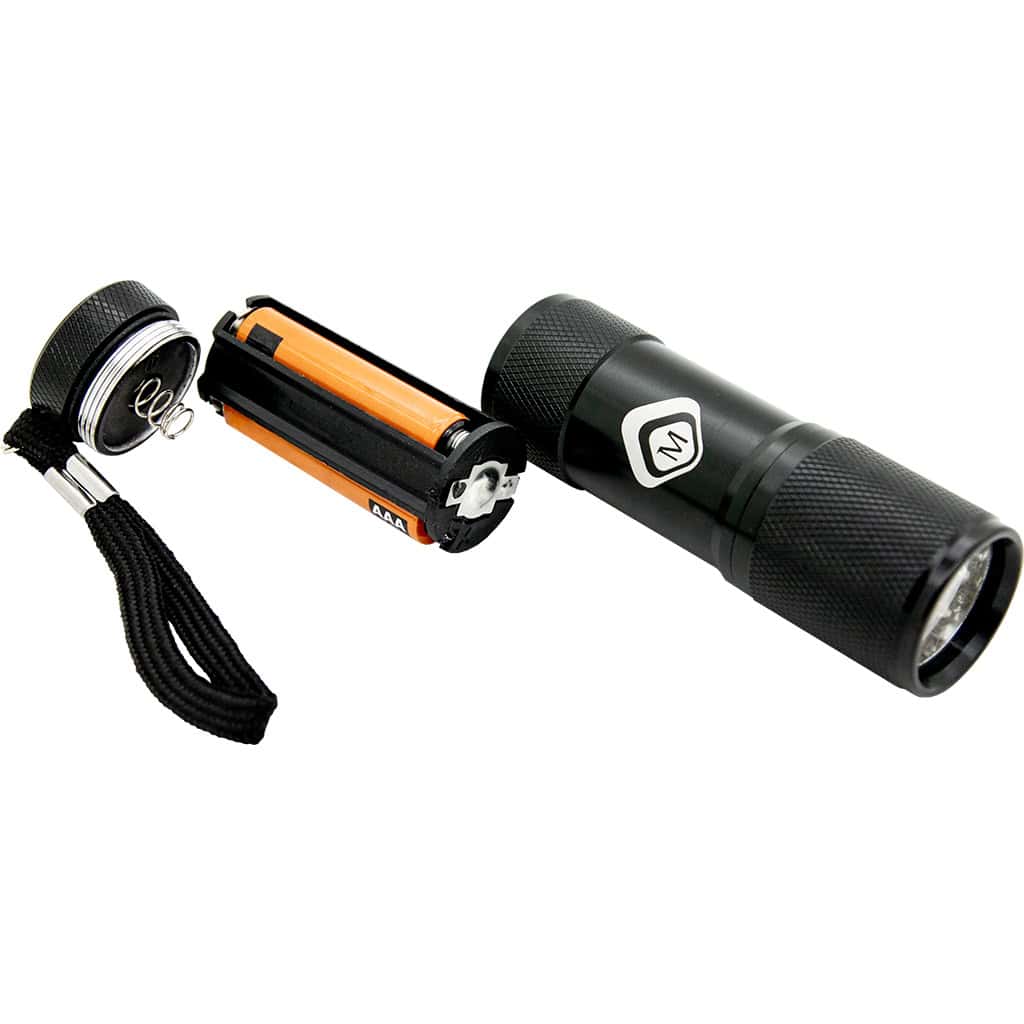 Zaklamp en batterijen voor nagelstudio of manicure.
