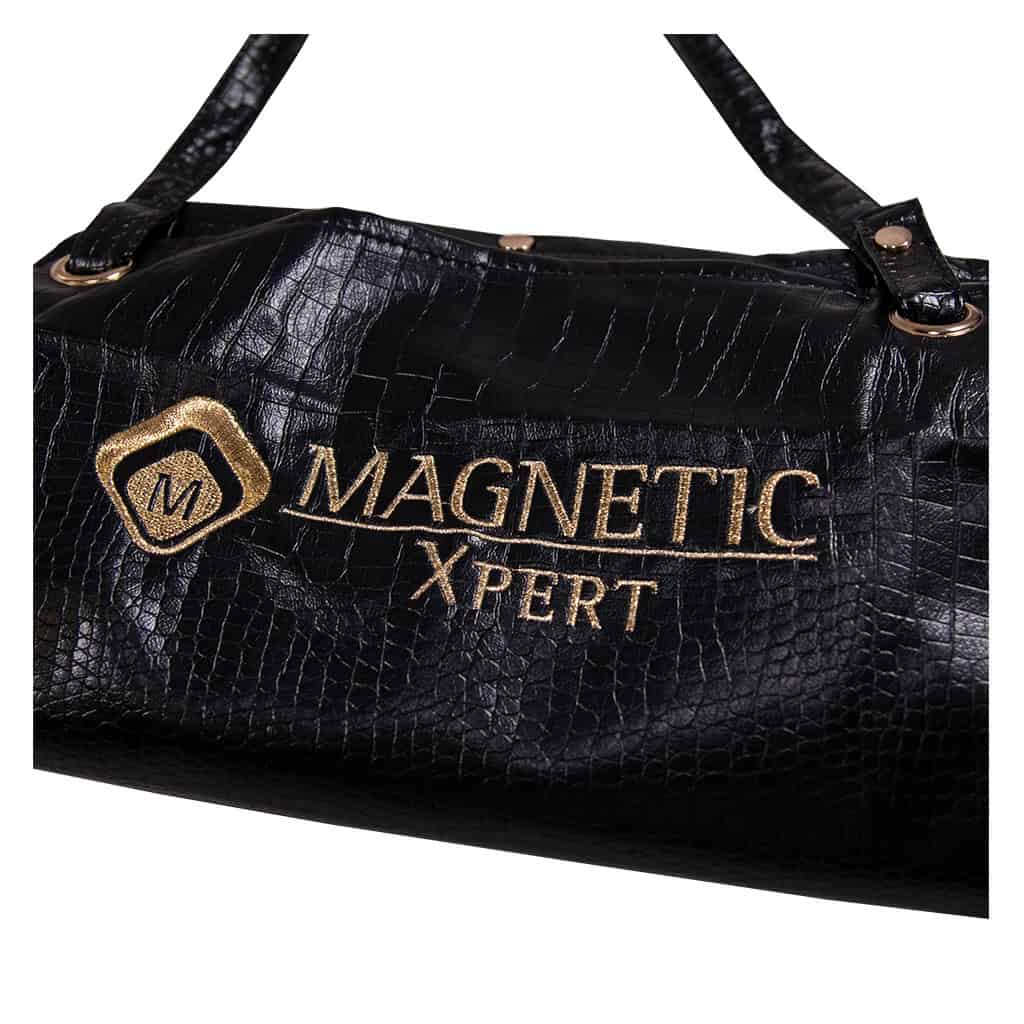 Zwarte leren tas met gouden Magnetic Xpert logo voor nagelverzorging.
