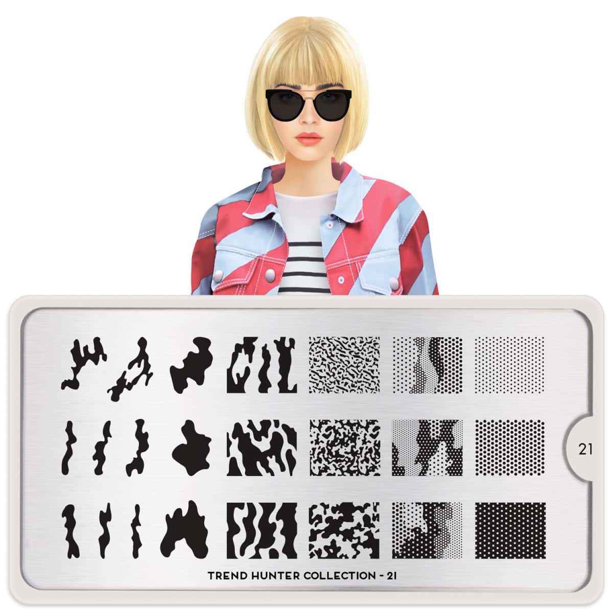 Elegante vrouw met blonde bob en zonnebril, houdend een trend hunter collectie 21 print.