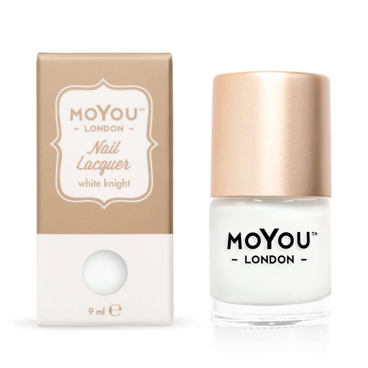 Gouden nagellak van MOYOU London op een witte achtergrond, geschikt voor professionele nagelverzorgi.