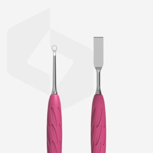 Schraper voor nagelverzorging met roze handvat, gebruikt voor manicure en nagelverzorging.