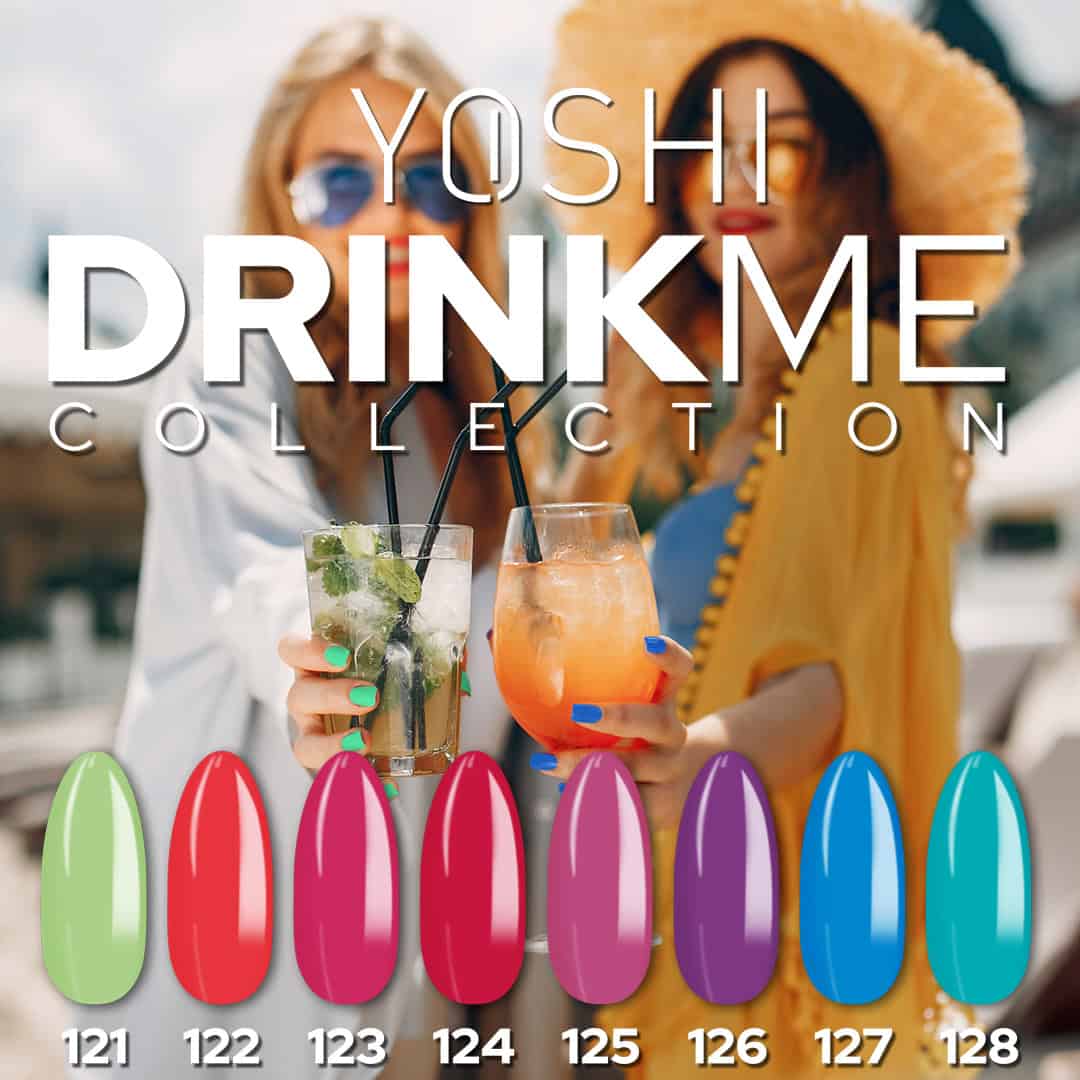 Close-up van twee vrouwen met kleurrijke cocktails en opvallende nagelkunst.