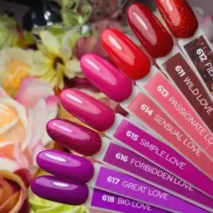 Gelnagellakstalen met diverse kleuren en namen voor mooie nagels.