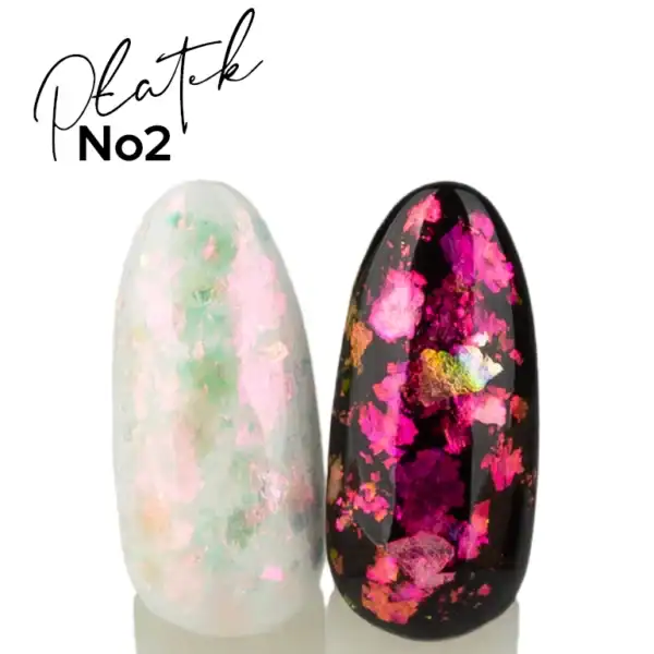 Zwarte en witte nagelverf met kleurrijke bloempatronen, perfect voor creatieve nagelkunst.
