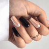 Gelnagels met elegante nude en bruin tinten, perfect voor elke gelegenheid.