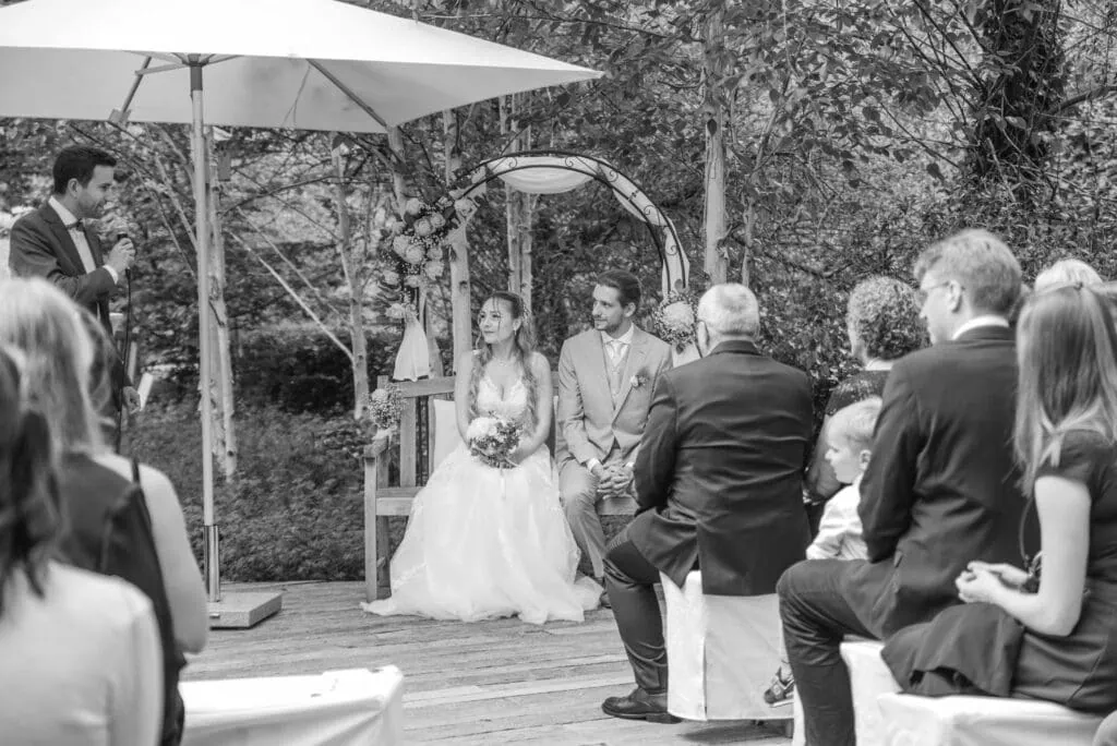 Hochzeitsfotografie mit Herz – Inna Rose, Fotografin, fängt den besonderen Moment bei einer Outdoor-.