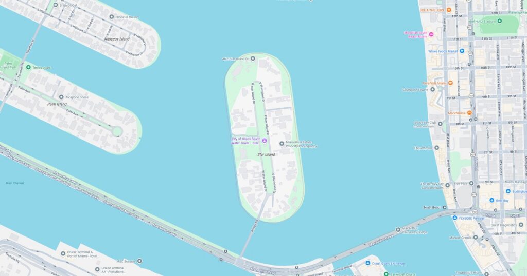 Detailed map showing Manhattan, Roosevelt Island, and nearby waterways with streets and landmarks.