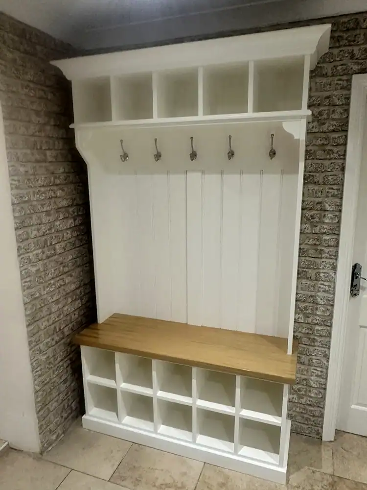 Entryway storage bench