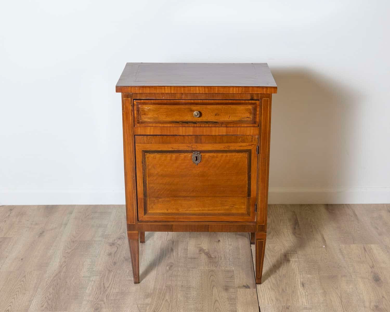 Italian Louis XVI Walnut Bedside Table with Veneered Inlay, Late 18th Century - JAA