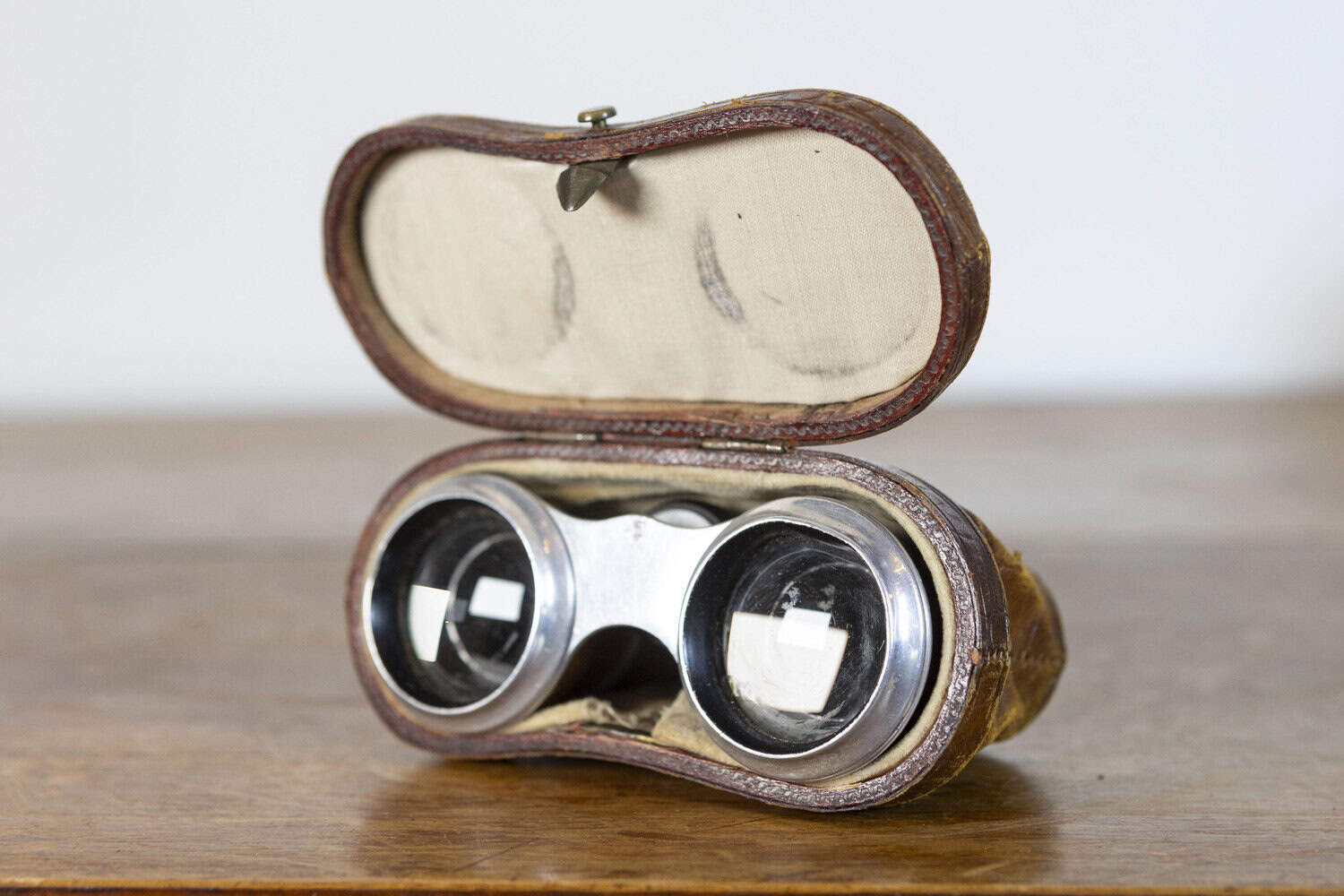 Swedish 20th Century Pair of Theater Binoculars With Leather Case - JAA