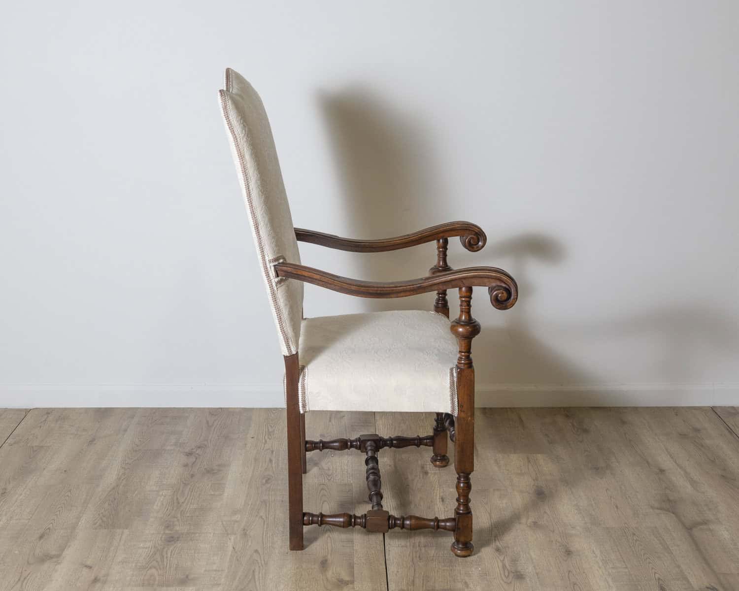 Walnut Armchair, Tuscany, 18th Century - JAA