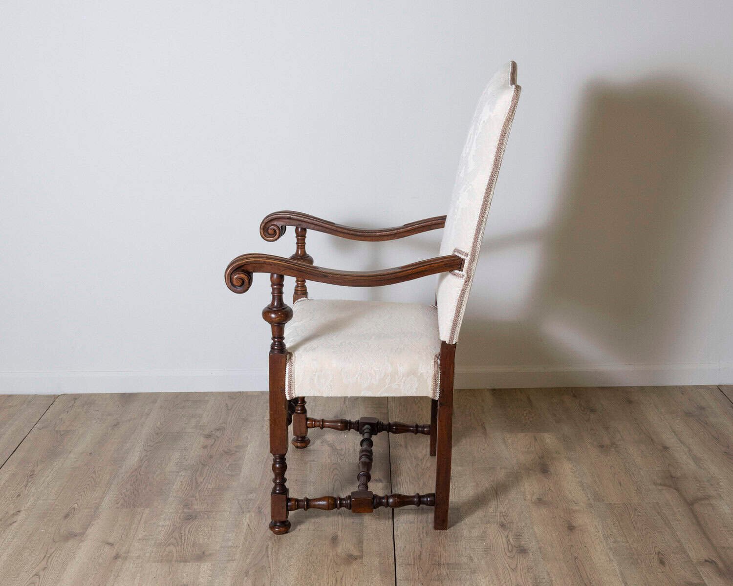 Walnut Armchair, Tuscany, 18th Century - JAA