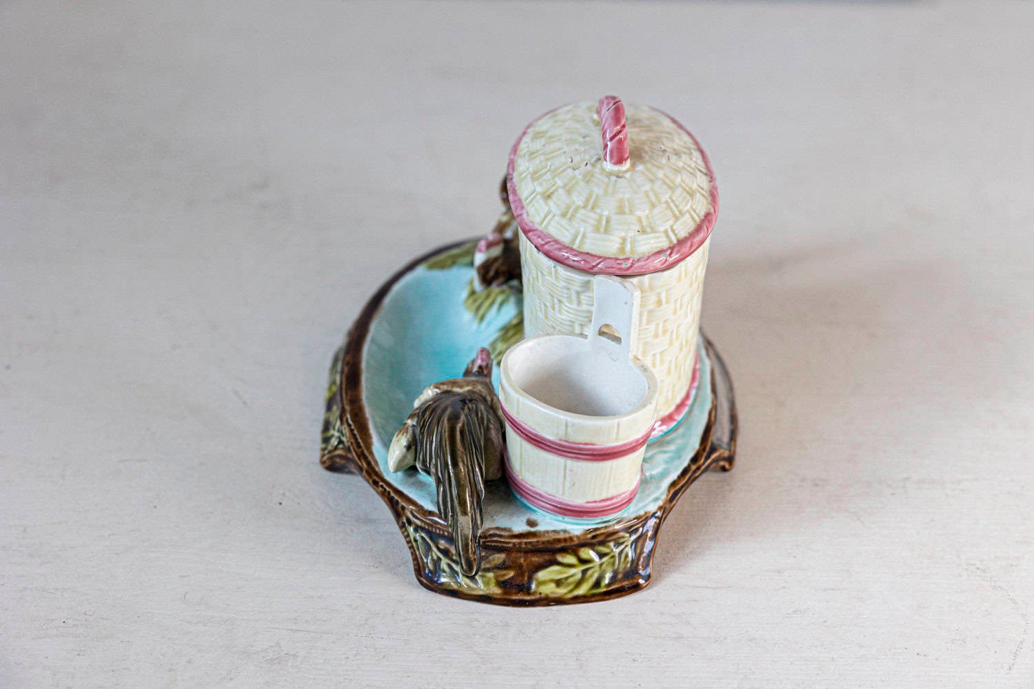 Eichwald Majolica Tobacco Jar with Roosters Pecking the Ground, circa 1870 - JAA