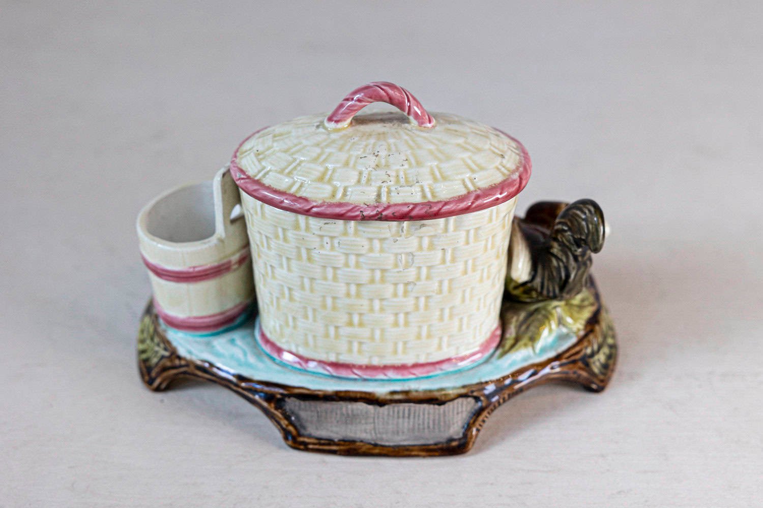 Eichwald Majolica Tobacco Jar with Roosters Pecking the Ground, circa 1870 - JAA