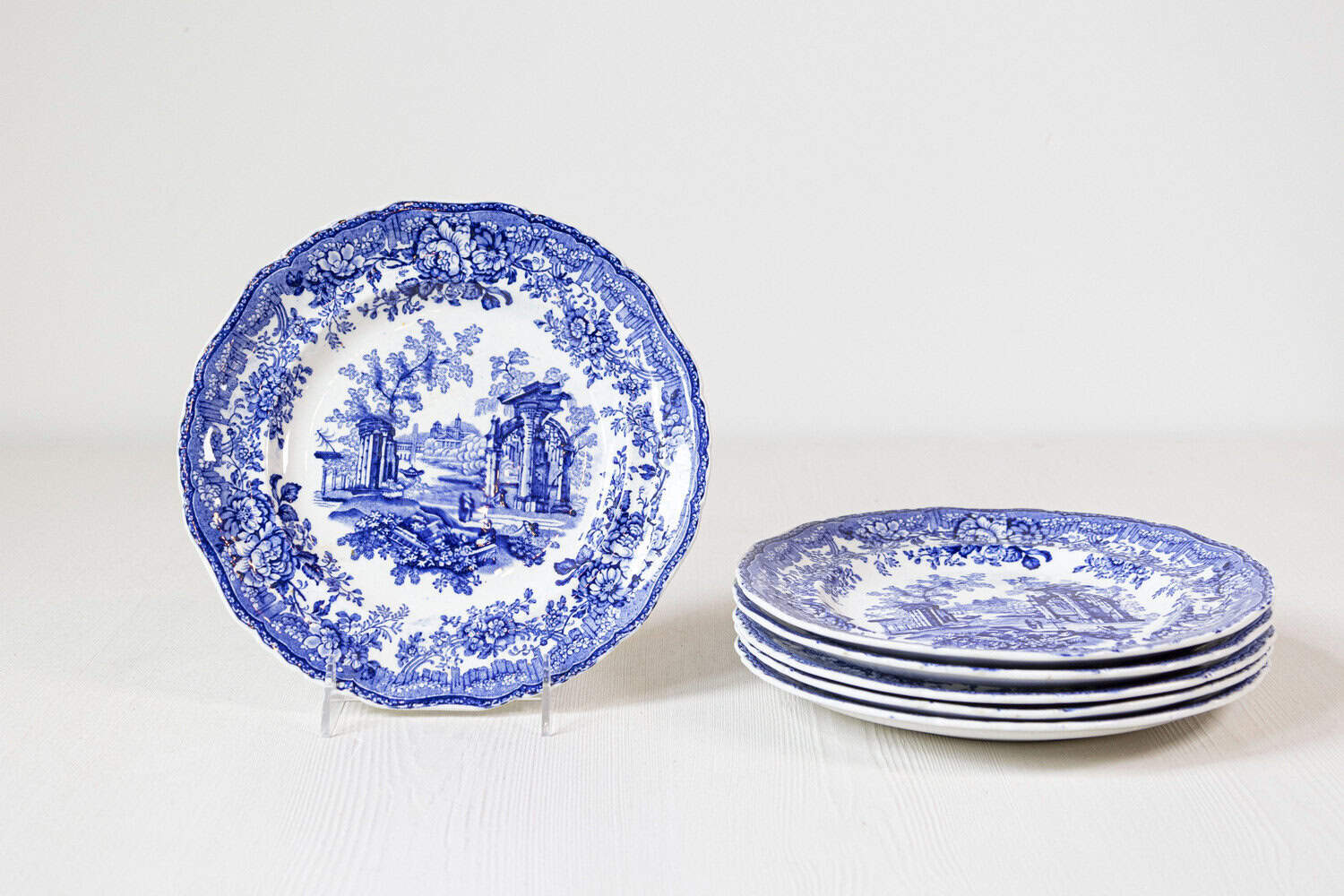 English 19th Century Transfer Blue and White Plates with Ruins and Floral Décor - JAA