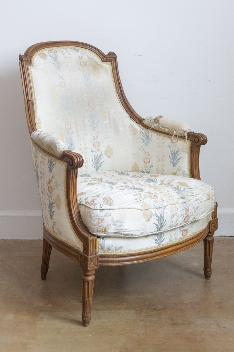 French Louis XVI Period Late 18th Century Walnut Bergère Chair with Curving Back - JAA