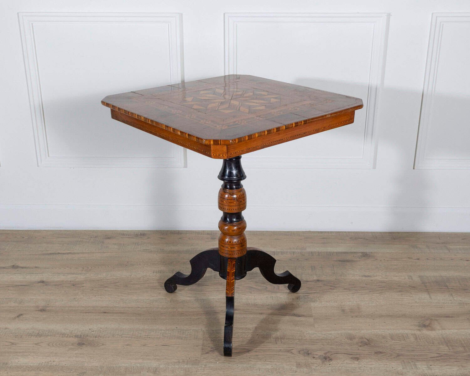 Small Italian Marquetry Table in Walnut, Rosewood, and Maple, First Half of the 19th Century - JAA