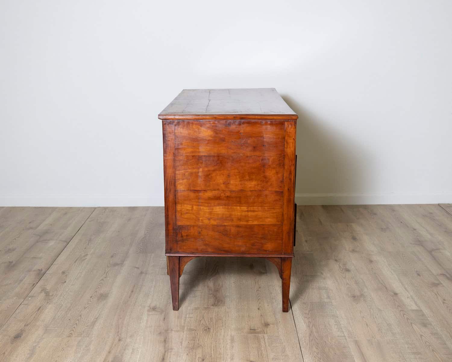 18th-century Italian cherrywood chest of drawers from Venice - JAA
