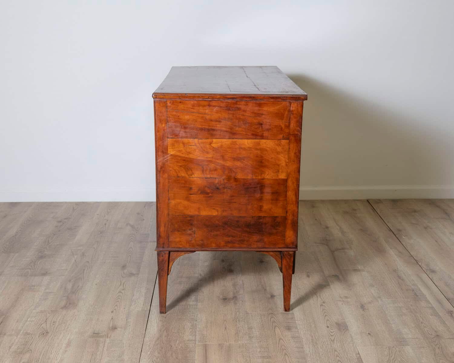 18th-century Italian cherrywood chest of drawers from Venice - JAA