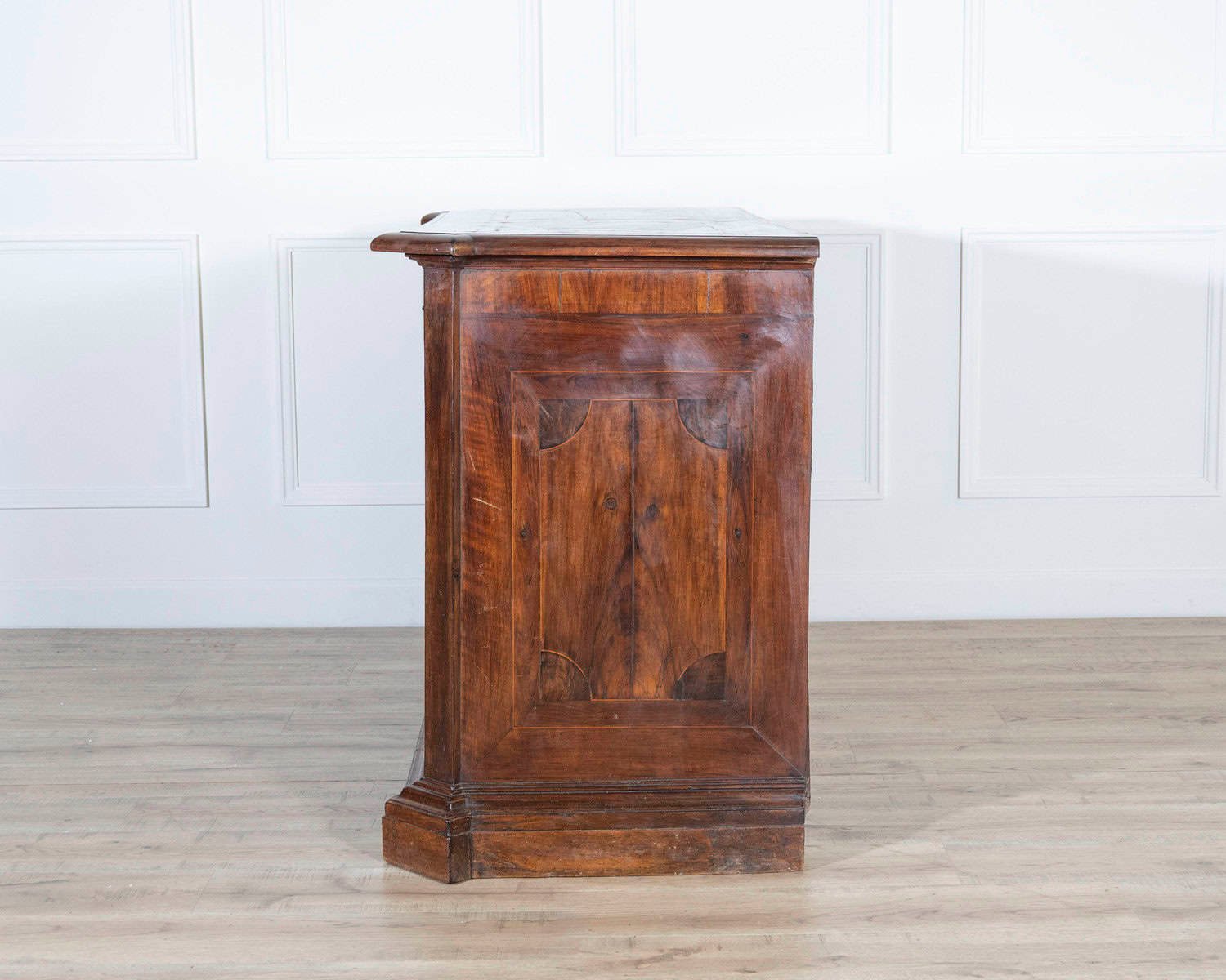 17th-Century Tuscan Walnut Chest of Drawers with Maple Inlay - JAA