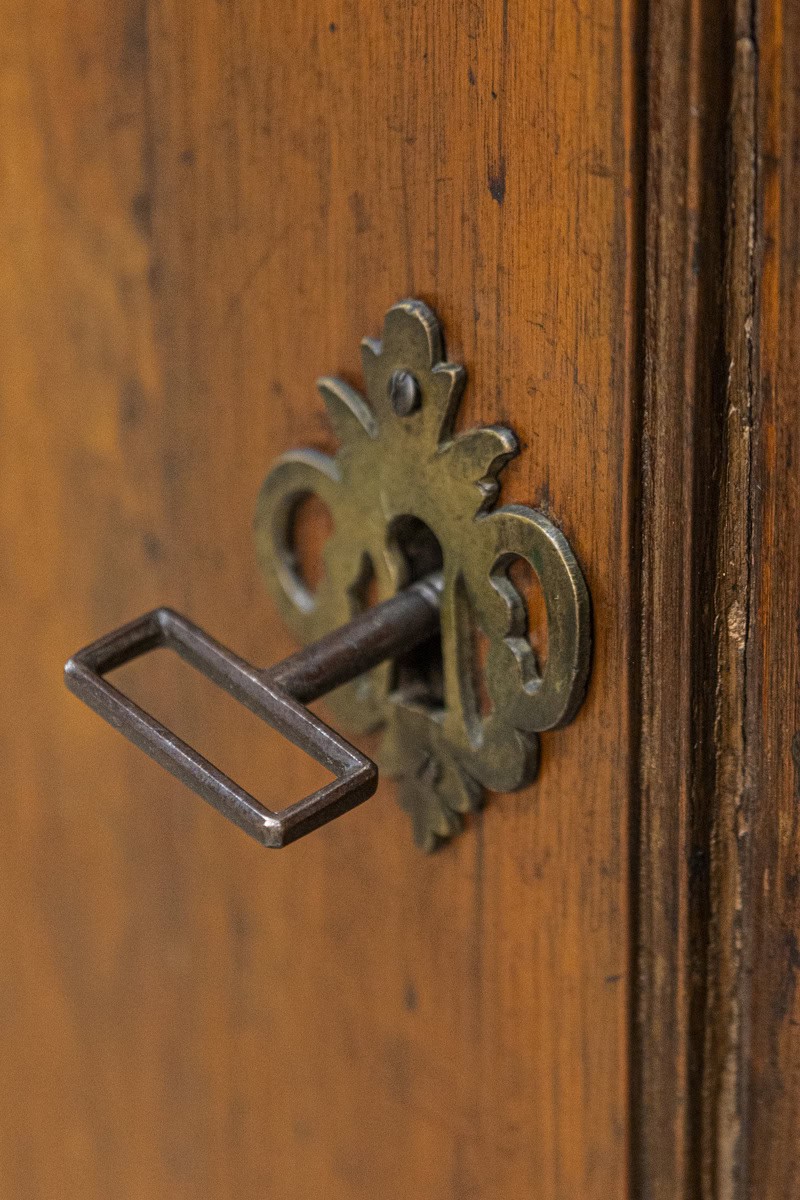 Italian 1700s Walnut Credenza with Four Drawers, Four Doors and Pilasters - JAA
