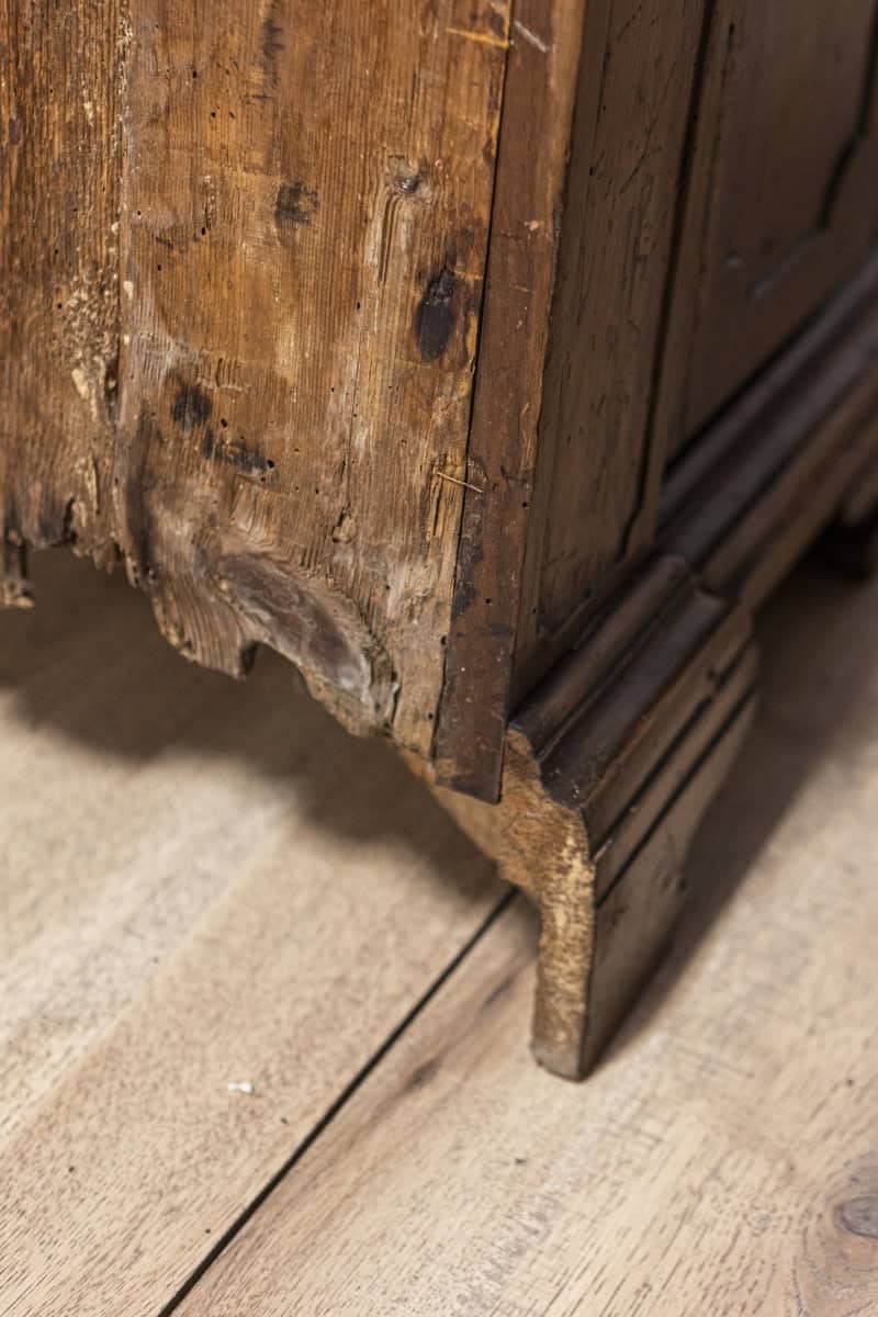 Italian 1700s Walnut Credenza with Four Drawers, Four Doors and Pilasters - JAA