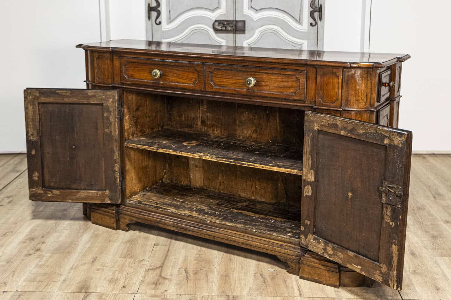 Italian 1700s Walnut Credenza with Four Drawers, Four Doors and Pilasters - JAA