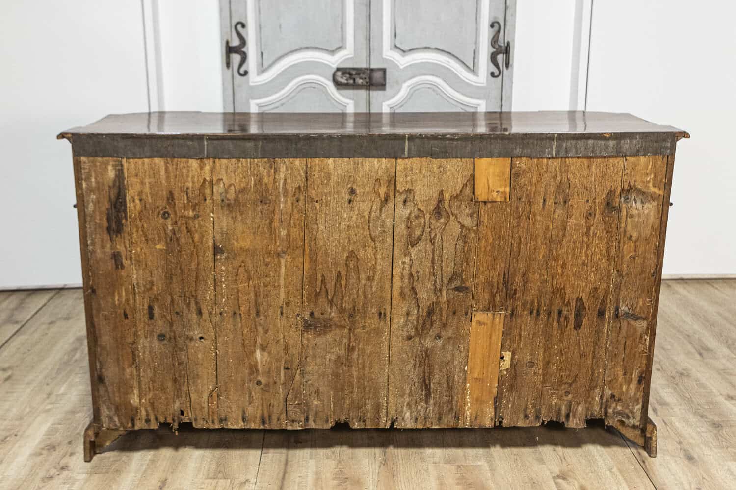 Italian 1700s Walnut Credenza with Four Drawers, Four Doors and Pilasters - JAA