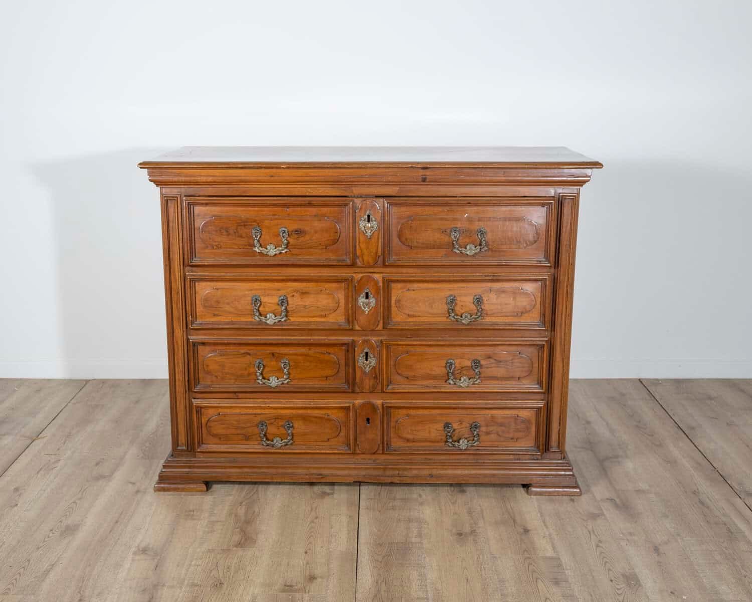 Walnut Chest Of Drawers, Lombardy, Early 18th Century - JAA