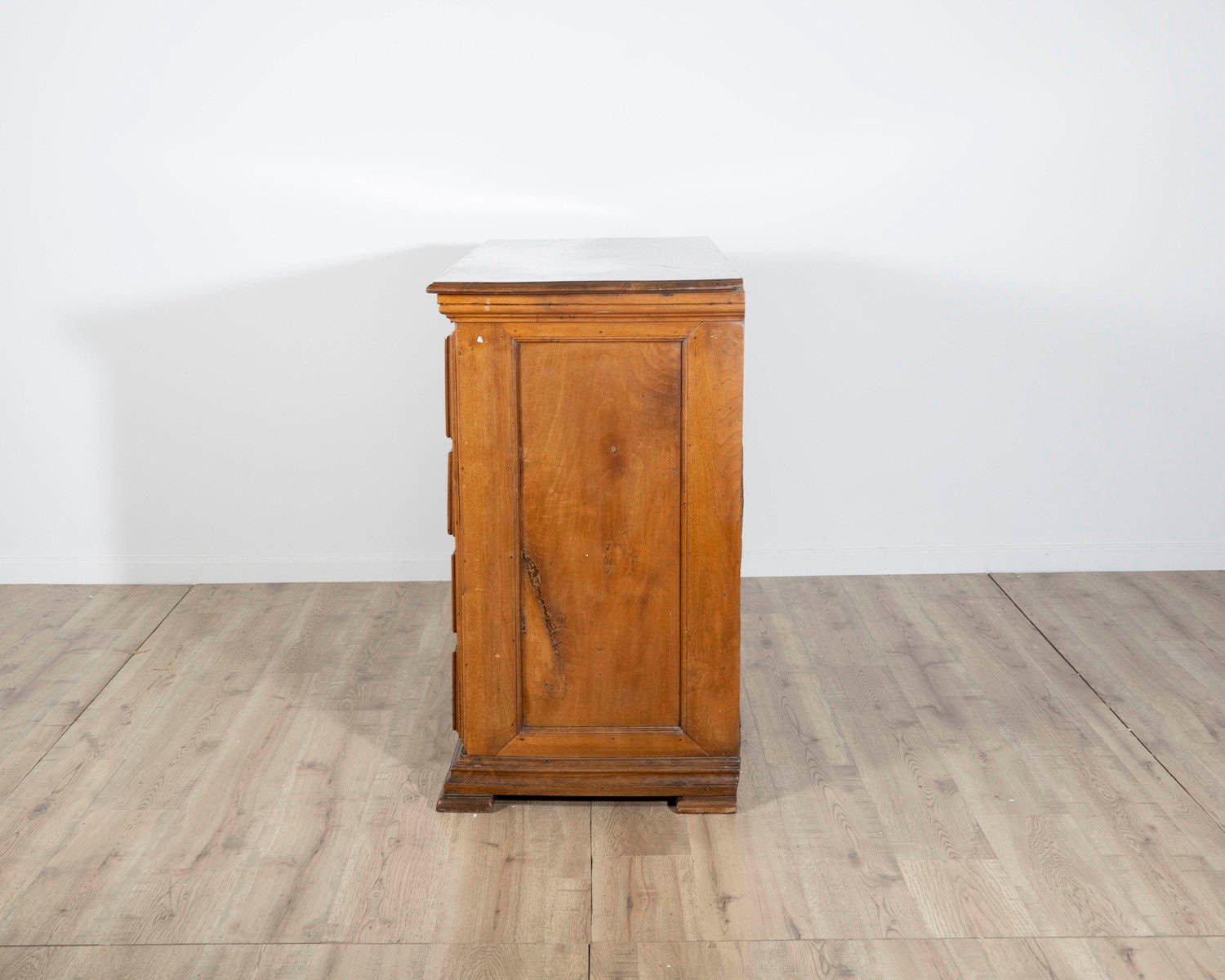 Walnut Chest Of Drawers, Lombardy, Early 18th Century - JAA