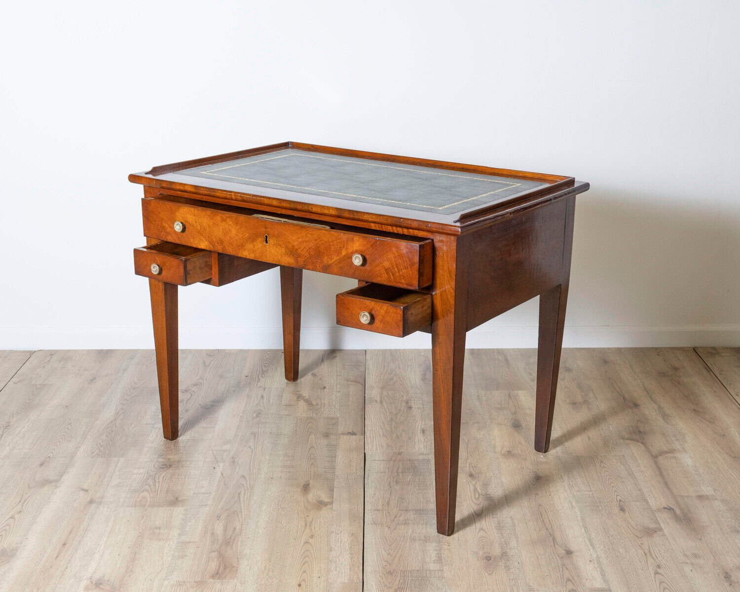 Antique Directoire Table Writing Desk In Walnut - Italy 19th - JAA
