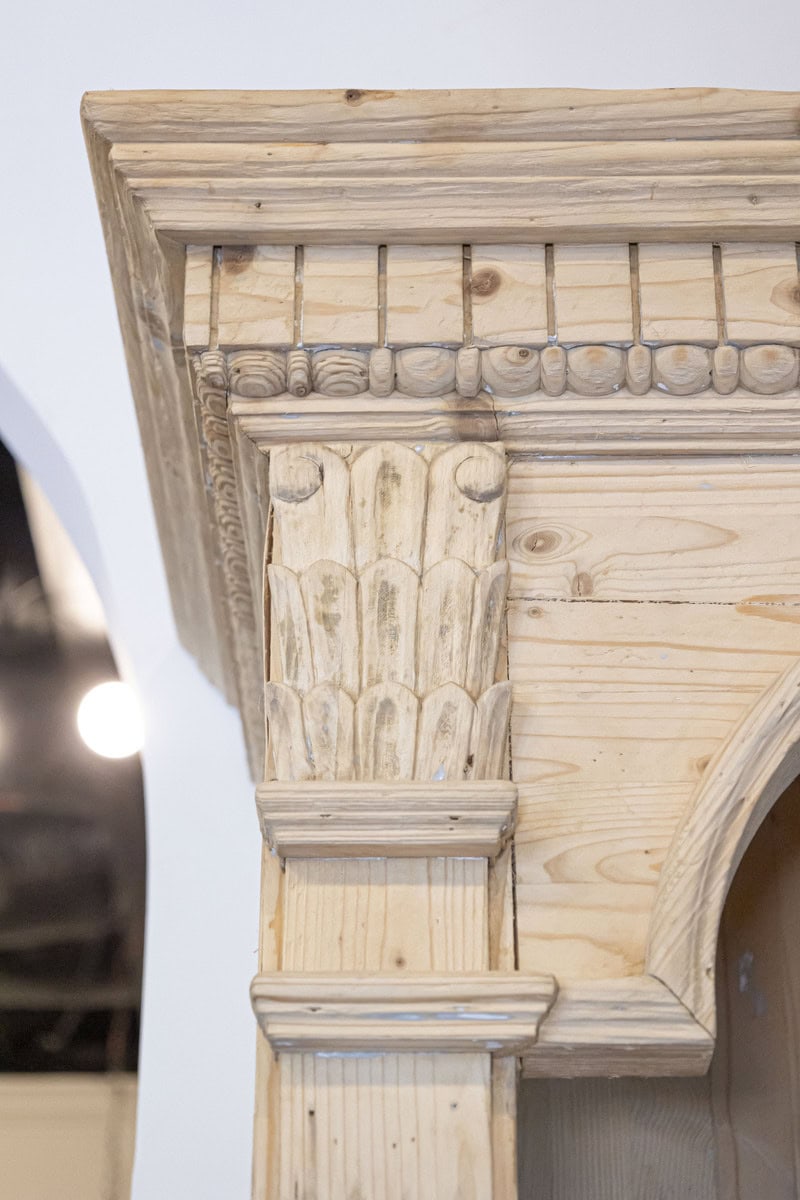 Italian Neoclassical Style Carved Pine Bookcase with Arched Motifs and Capitals - JAA