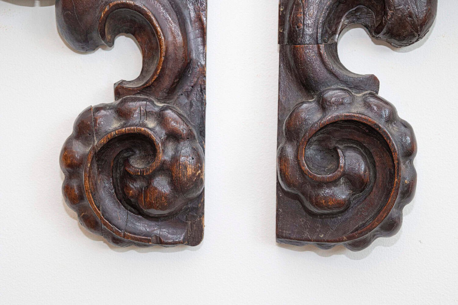 Pair of French Louis XIV Period 1690s Carved Cherub Appliques from Strasbourg - JAA