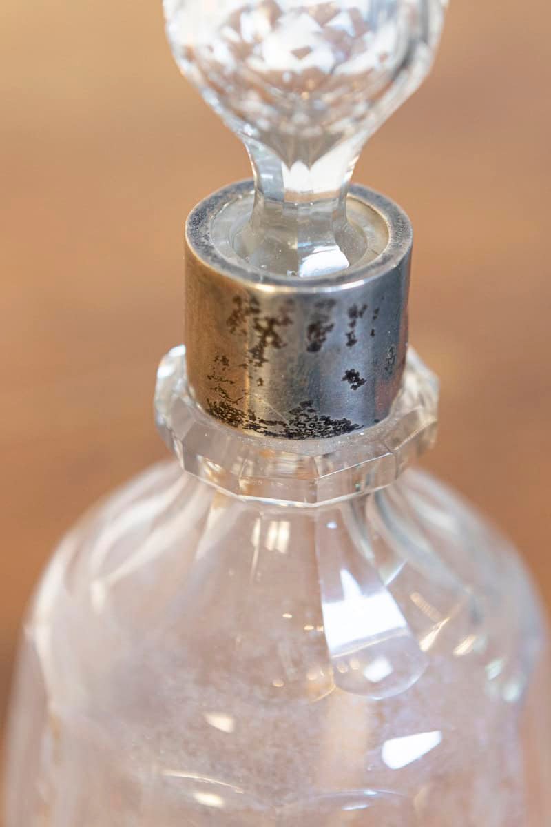 English Early 19th Century Crystal Toiletry Bottle with Stopper and Silver Neck - JAA